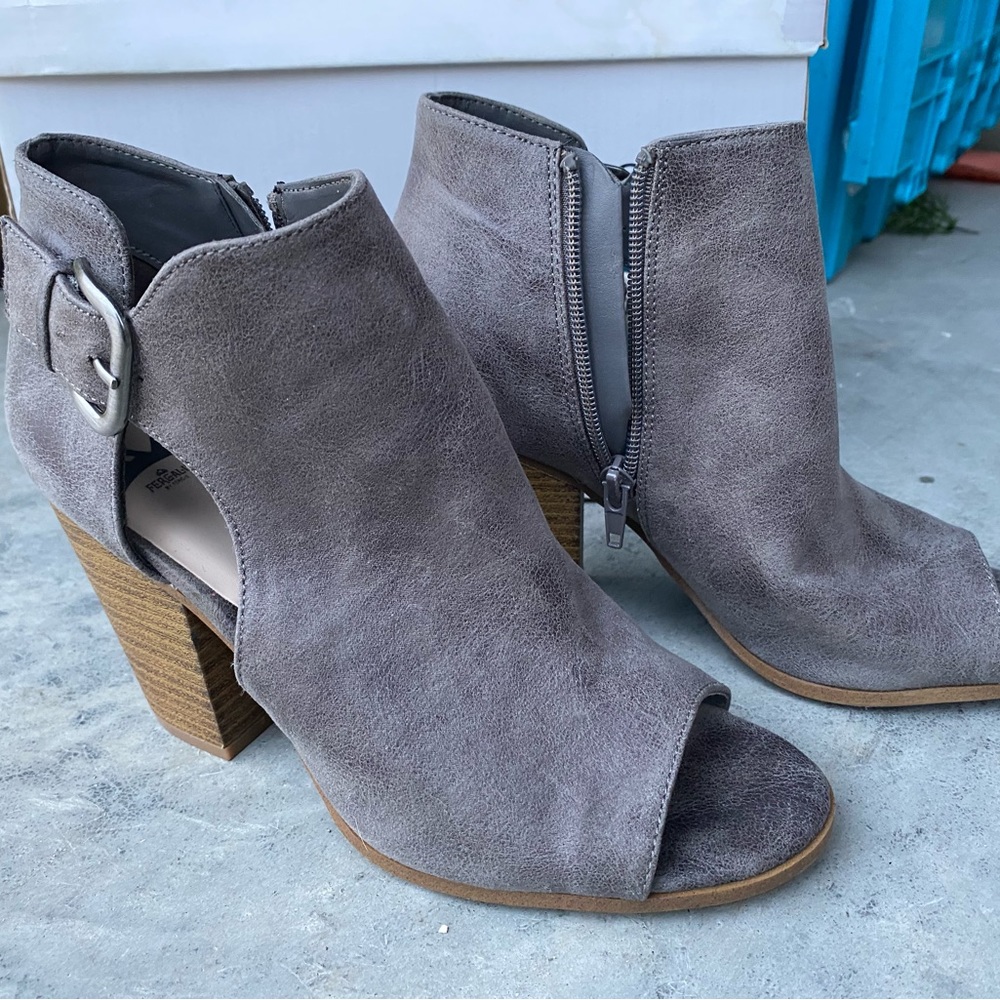 Womens Fergalicious revenge bootie Peep toe faux suede taupe size 8.5